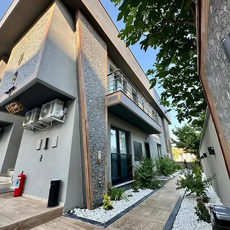 Leo Premium Апартаменты *