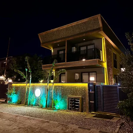 Leo Premium Апартаменты *