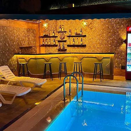 Leo Premium Кушадасы